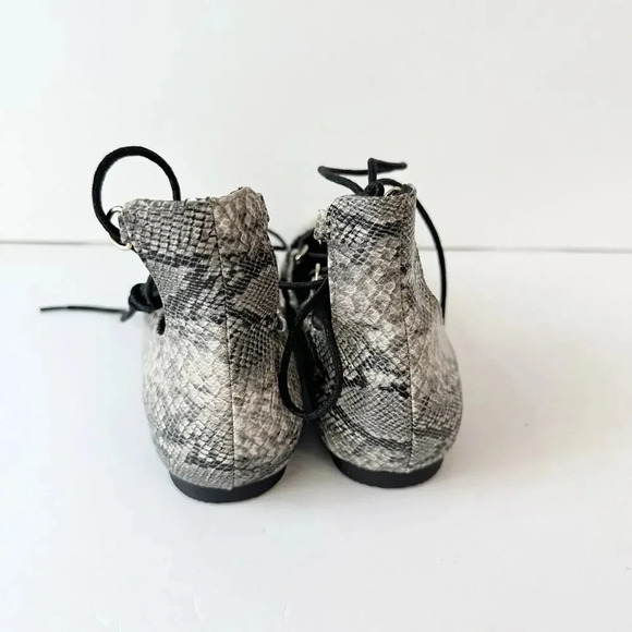TOPSHOP Size 6.5 Gray Snakeskin Lace Up Flats Pointy Toe - Picture 5 of 9